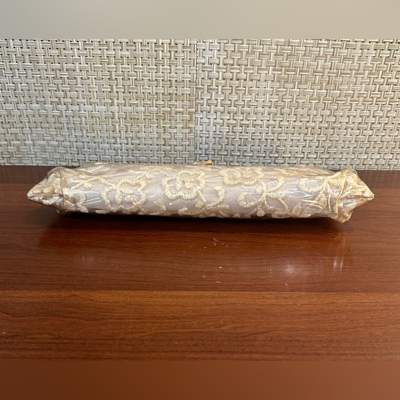 🌟HP🌟VTG 1960s Vinyl & Cream Lace Clutch Evening Bag with Gold Bow Lift Clasp - Picture 11 of 16